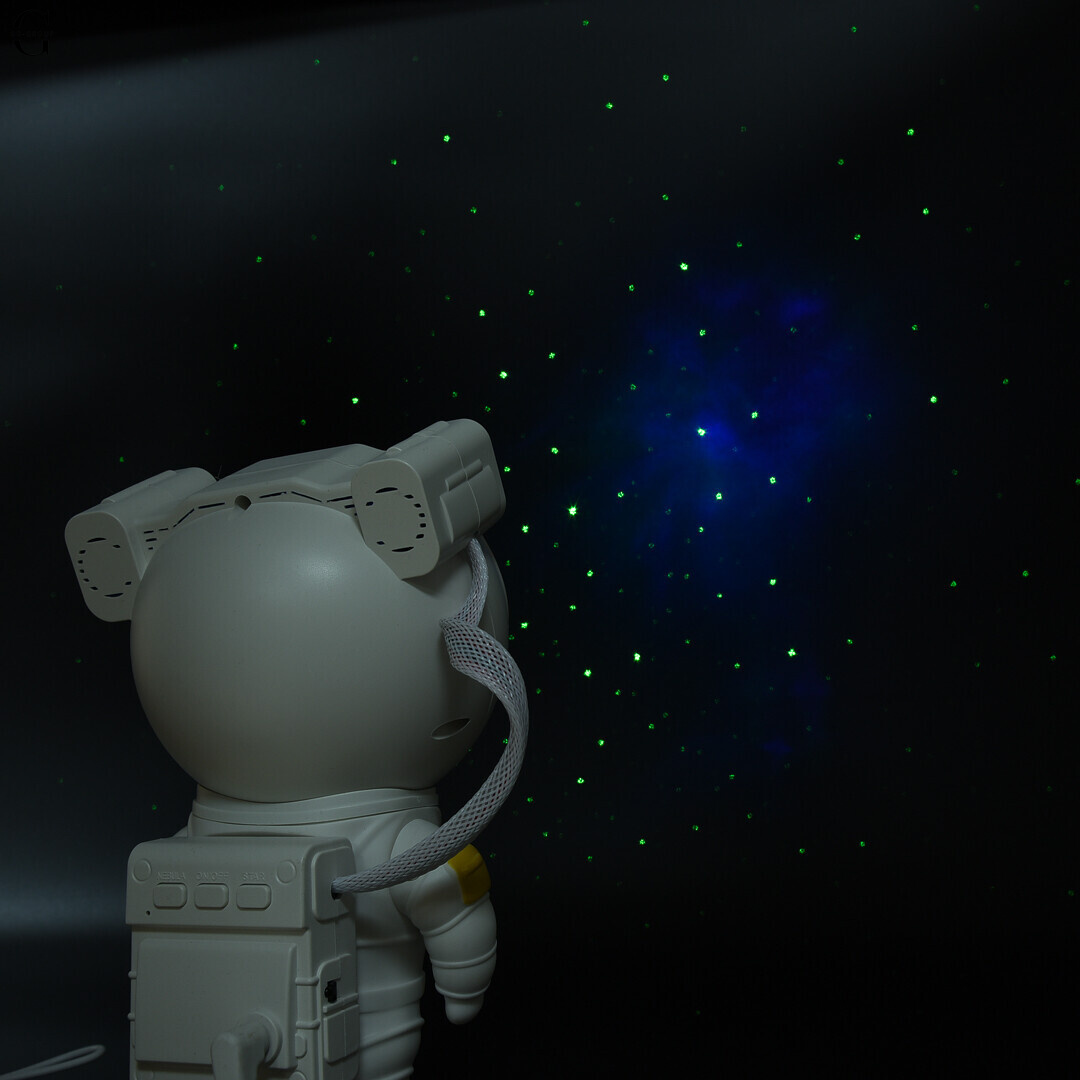 Нічник проектор зоряного неба Astronaut.