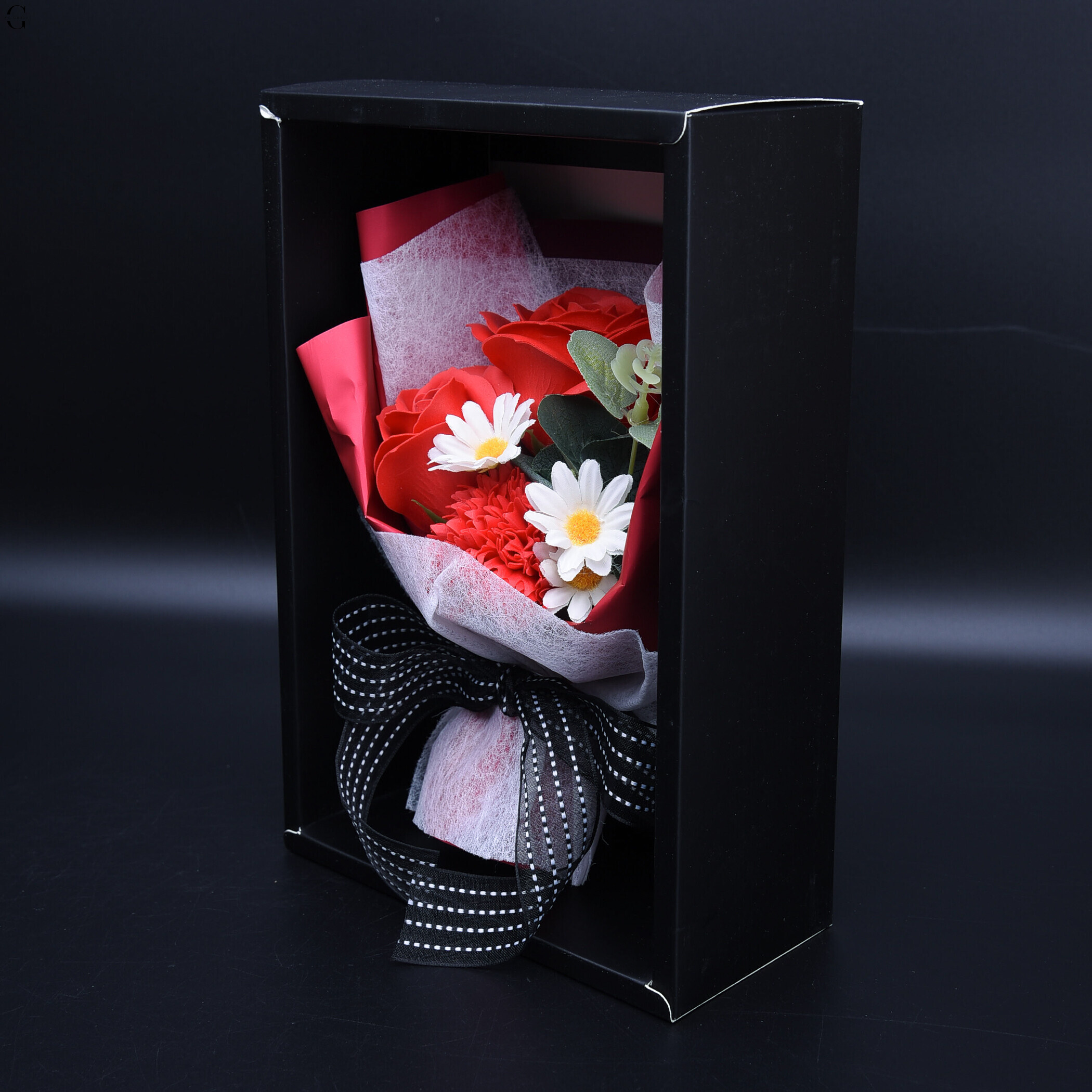 Подарочный набор мыльных цветов Red Rose Box — декоративный букет в коробке.