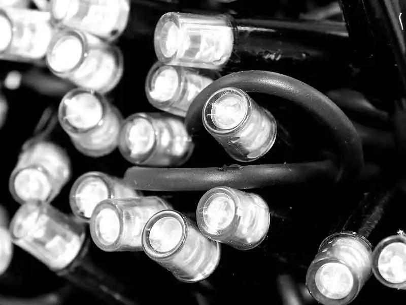 Гірлянда вулична 3,3мм чорний провід 10м мерехтлива лампа 100LED L Lux LINE-3.3-100